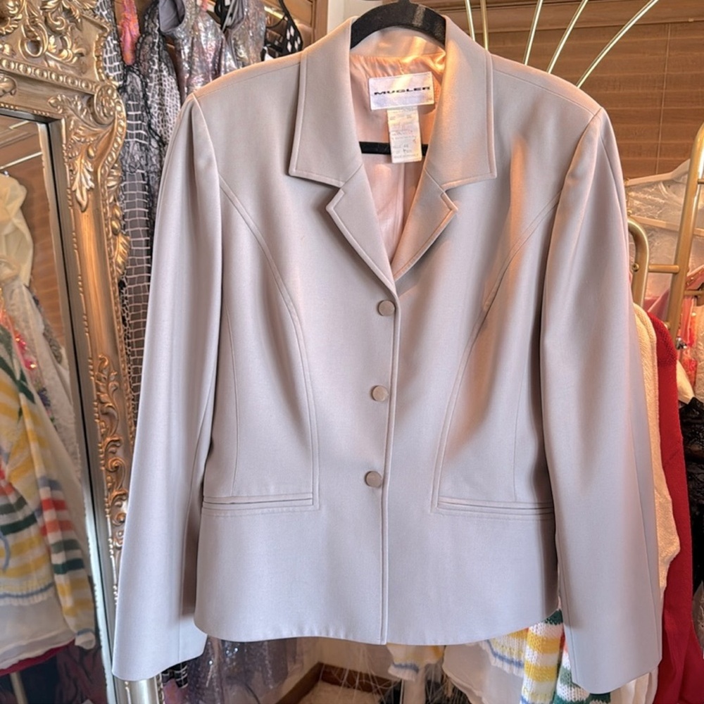 100% Authentic MUGLER, Made In France, Oat Blazer Size 46
$295/$1020